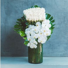 Composizione floreale Rose Bianche e Orchidee | FlorPassion Consegna Fiori Milano