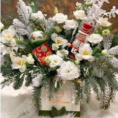 Christmas Gift Box | Sending Flowers to Milan | FlorPassion Best Milan Local Florist