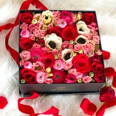 Send Flower Box to Milan | Luxury Local Florist Milan