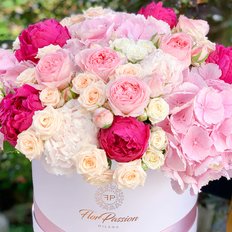 Sending Flowers to Milan and Como | Luxury Flower Box | Best Local Florist FlorPassion