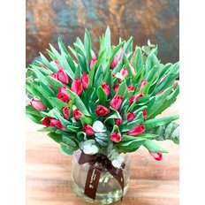 Red Tulips Bouquet | Send Tulips to Milan | Same Day Flower Delivery